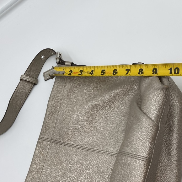 Coach shoulder/converts to cross body bag, silver pebbled leather hobo style - Picture 10 of 10